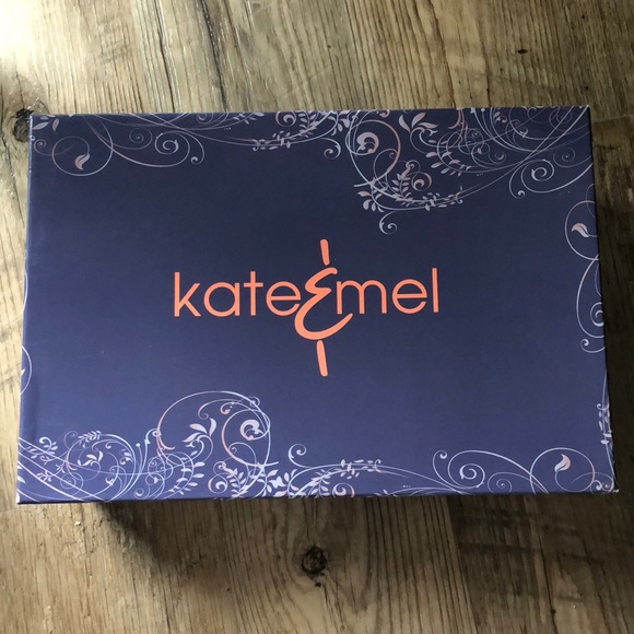 Kate & Mel rose pattern pumps - Picture 5 of 5